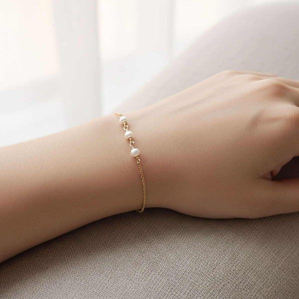 Dainty Freshwater Pearl Bracelet